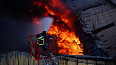 Geri dönüşüm tesisinde yangın
