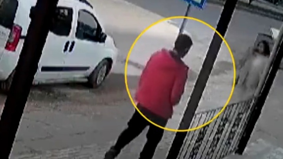 Yolda yürürken saldırıya uğradı!