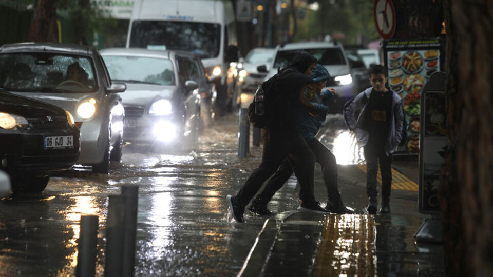 Ege ve Batı Akdeniz için sağanak yağmur uyarısı