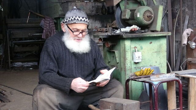 78 yaşındaki soba ustasının kitap tutkusu