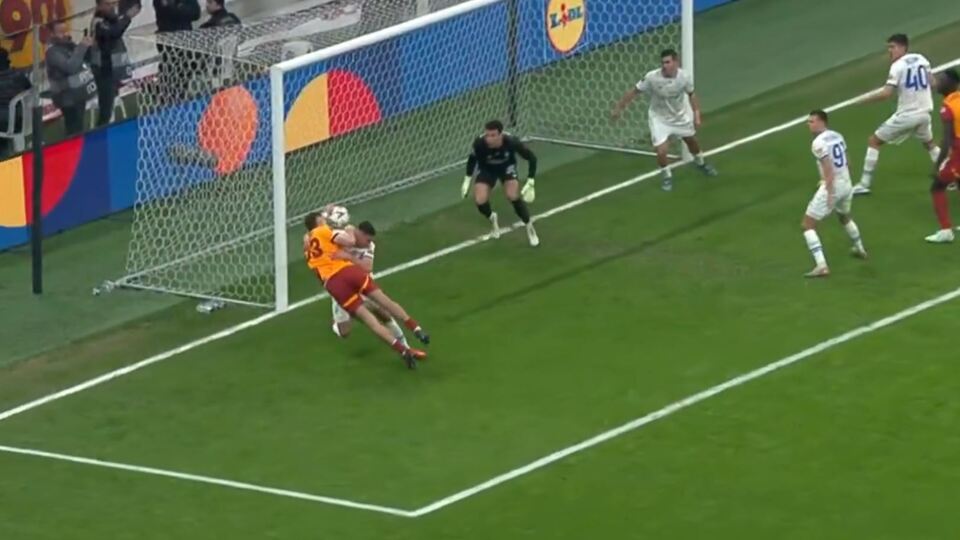 İlginç olay: Önce kırmızı, sonra penaltı!