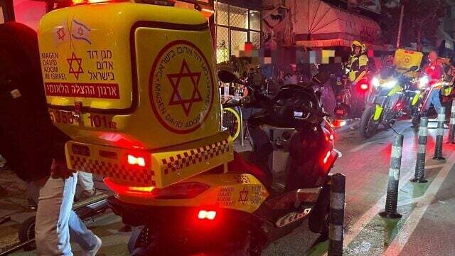 Tel Aviv'de bıçaklı saldırı: 4 yaralı