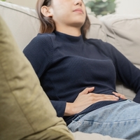 Mide ağrısı bu yöntemlerle hafifleyebilir