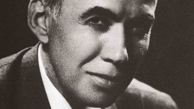 Bir sokak tabelasında adını d&uuml;şleyen şair