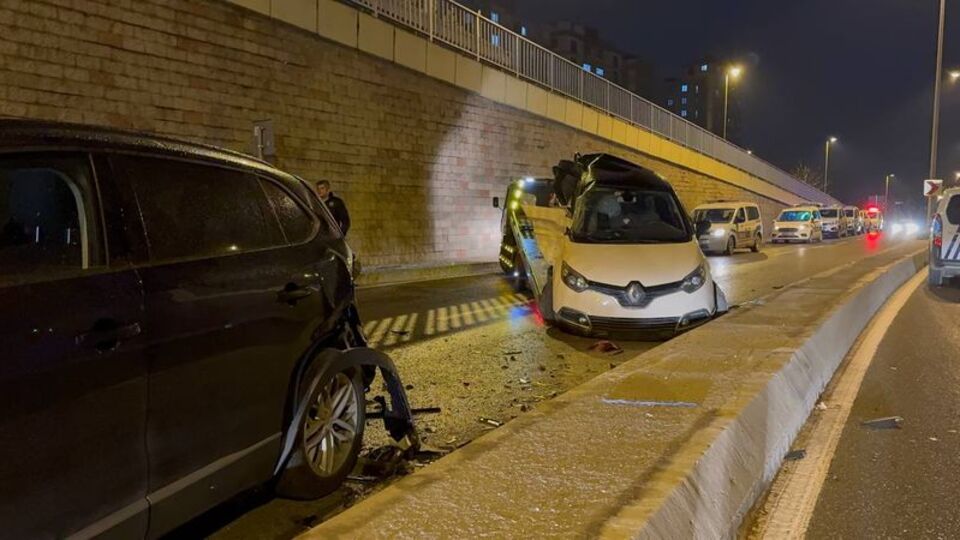 Kartal'da 6 araçlık zincirleme kaza: 3 yaralı