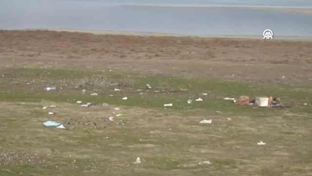 Burdur Gölü çevresi çöplüğe döndü