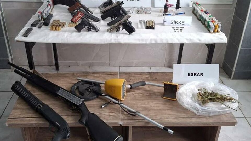 Manisa'da silah ve uyuşturucu operasyonu: 44 gözaltı