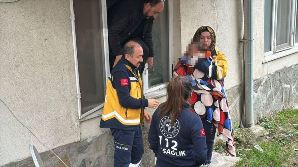 8 aylık bebeği polis evden çıkardı