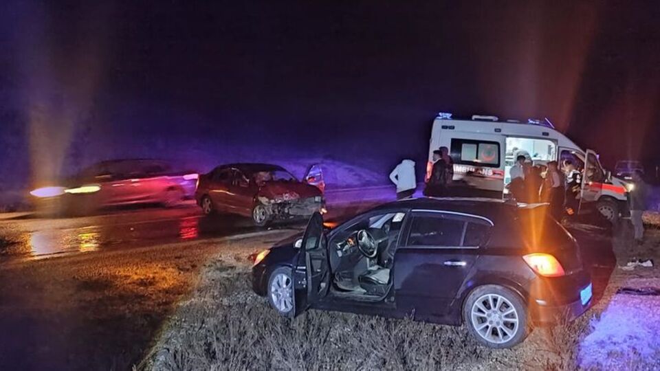 Afyonkarahisar'da kaza: 8 yaralı