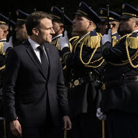 Macron'dan askerlik çağrısı