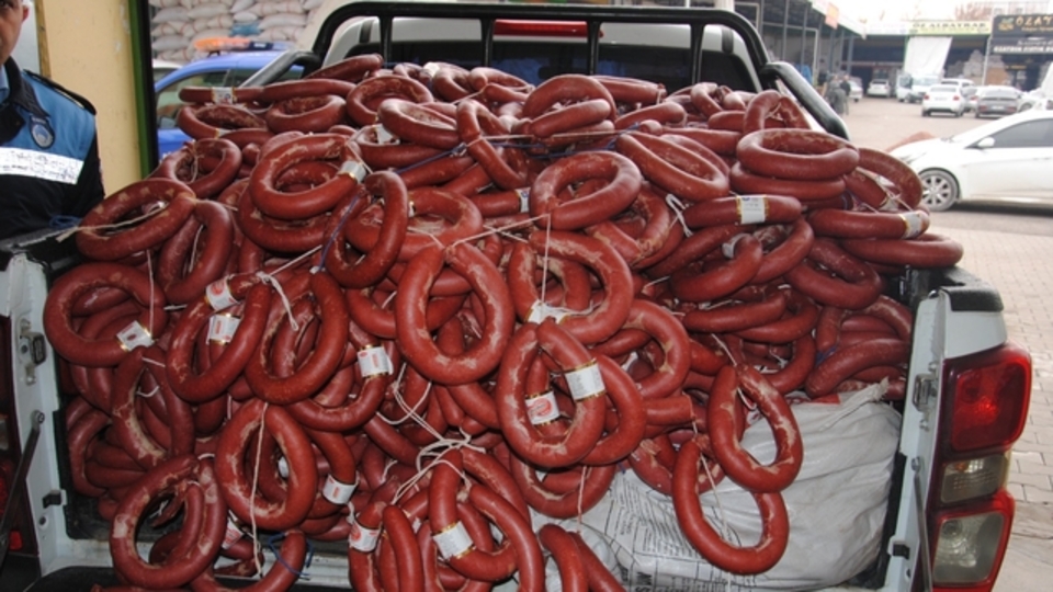 Küflenmiş sucuk yenir mi?