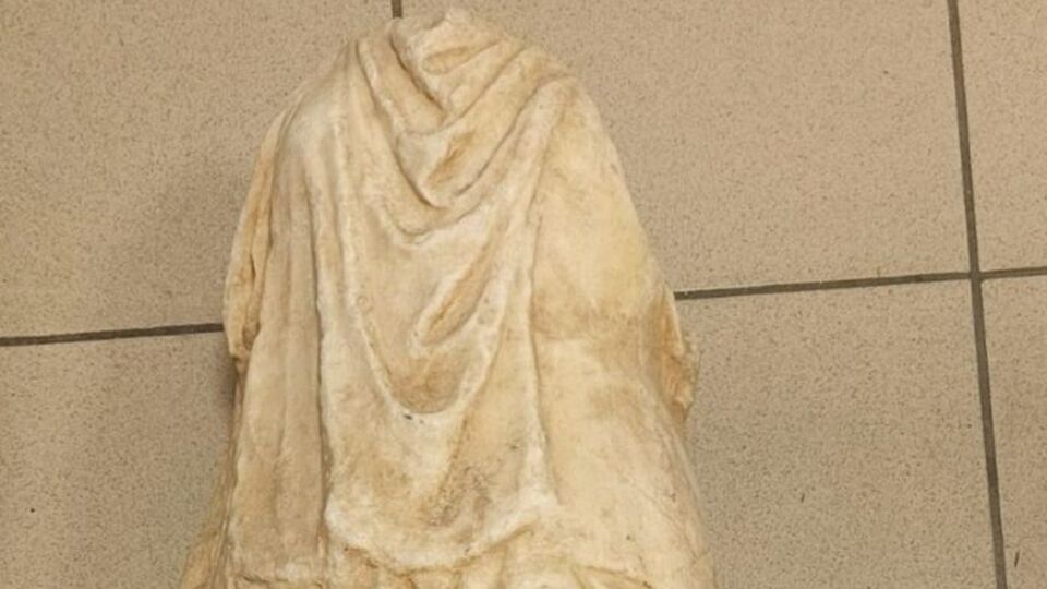2 bin yıllık antik Yunan heykeli çöp poşetinde bulundu