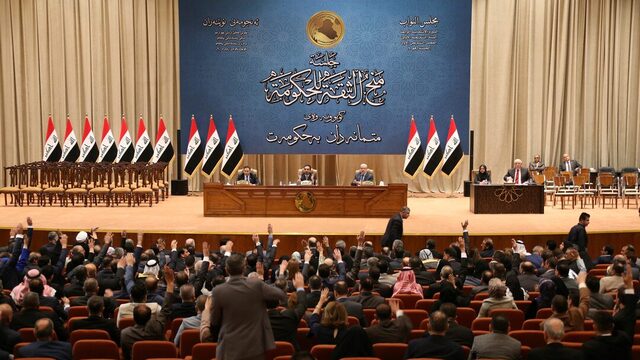 Irak'ta çocuk gelinlerin önünü açan yasa