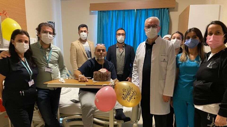 Doğum gününü nakledilen yeni karaciğeriyle kutladı