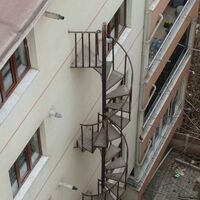 Hayrete düşüren yangın merdiveni!