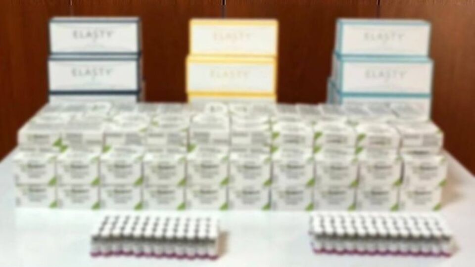 328 kutu kaçak tıbbi malzeme ele geçirildi