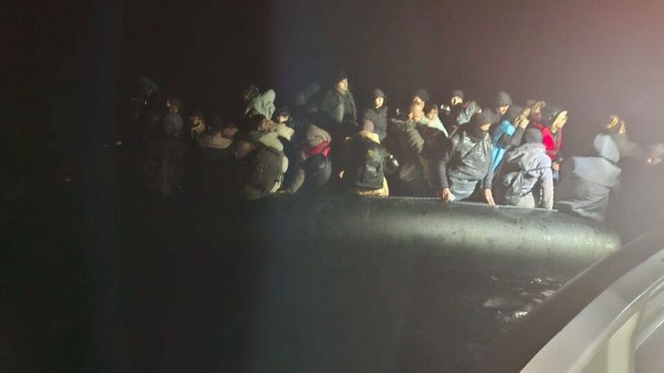 Çanakkale'de 104 düzensiz göçmen karaya çıkarıldı