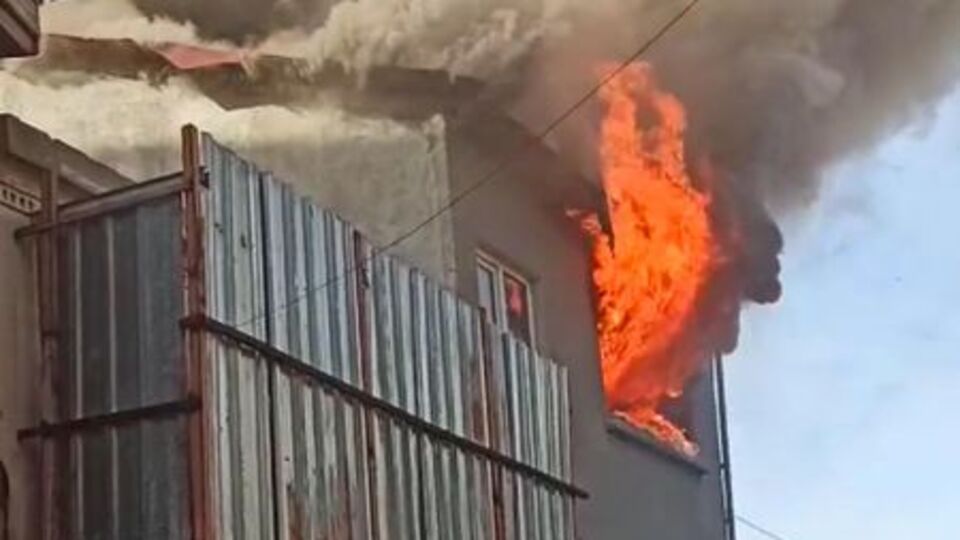 Havluyu kuruturken evi yaktı!