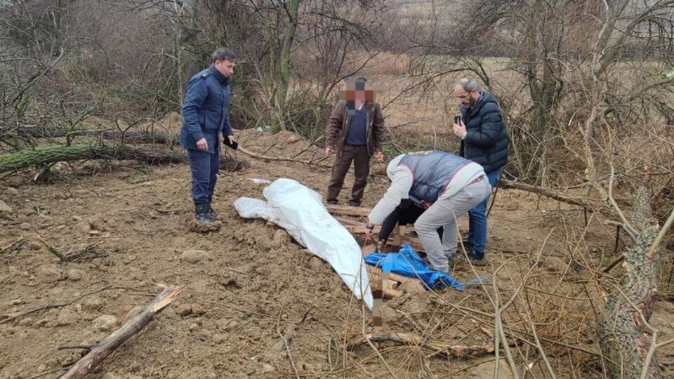 "Çalındı" dediği traktörünü gömmüş