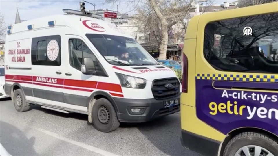 Ambulansa yol verilmedi, ekip koşarak ulaştı