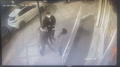 Başkasına benzetip bıçakladılar!