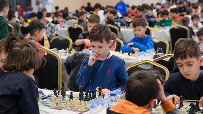 Satrançta parlıyoruz