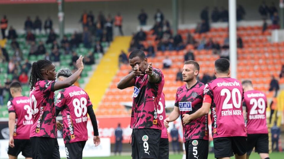 9 gollü düelloda kazanan Alanyaspor!