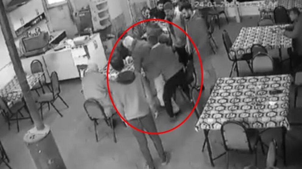 'Heimlich manevrası' ile kurtardı