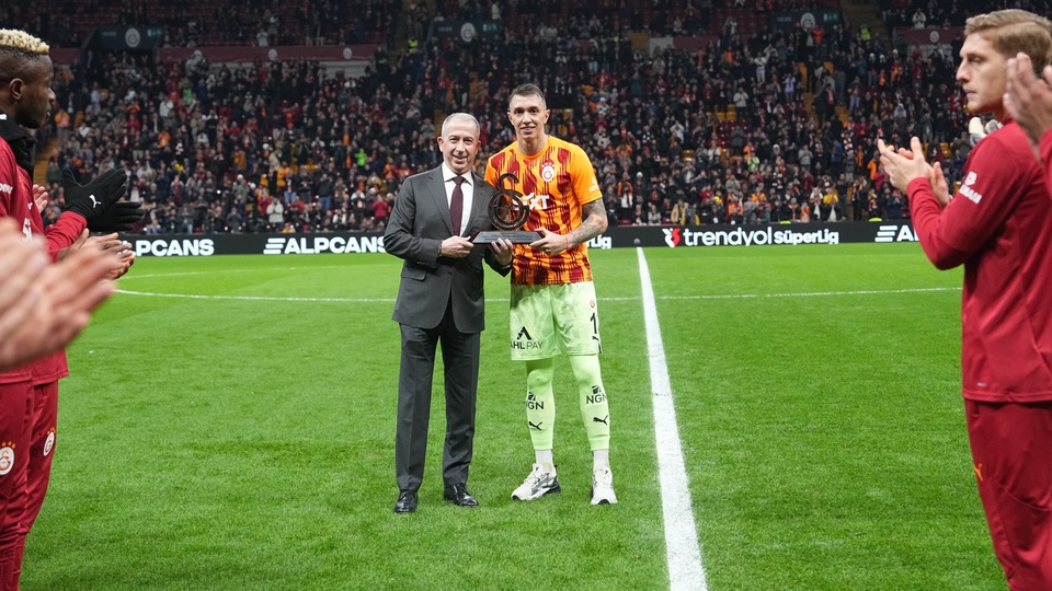 Muslera, Galatasaray tarihine geçti