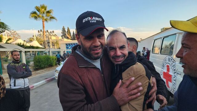 İsrail 200 Filistinliyi serbest bıraktı