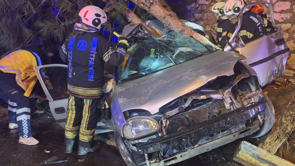 Denizli'de feci kaza: 2 ölü 1 yaralı