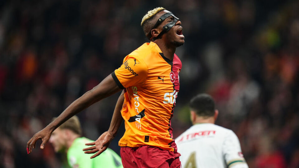 Osimhen 12'den vurdu!