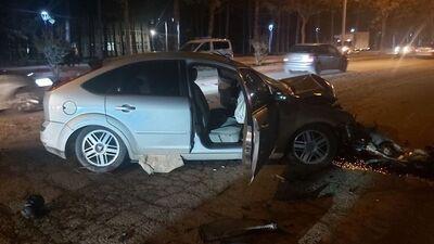 Otomobil refüje çarptı: 4 yaralı