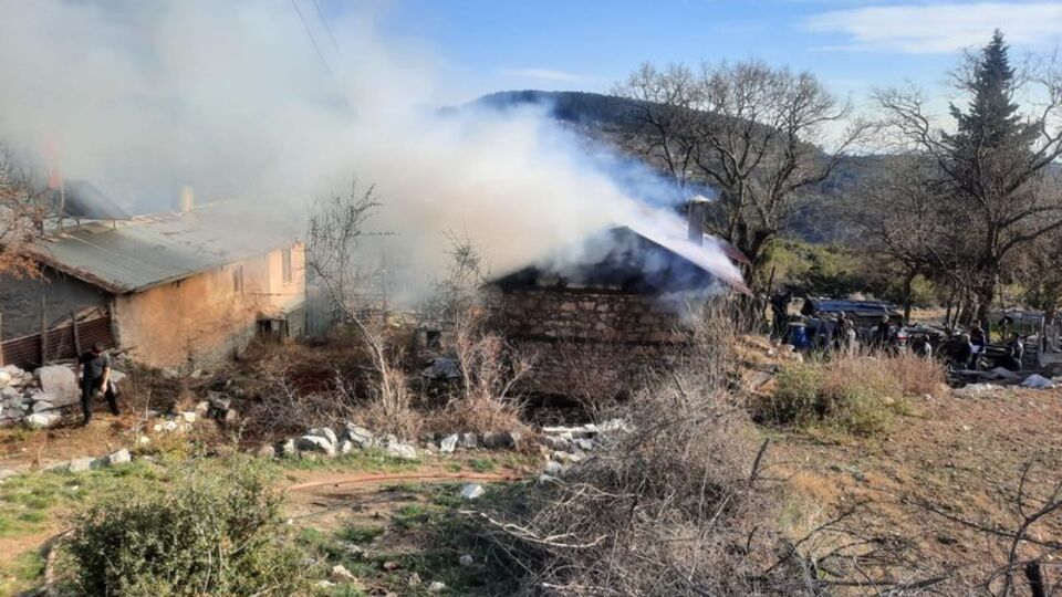 Adana'da samanlıkta çıkan yangın söndürüldü