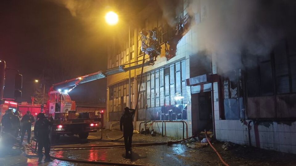 3 katlı tekstil atölyesinde yangın