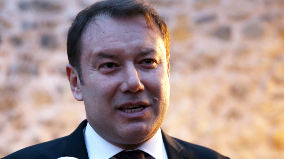 "Para hırsınız batsın"