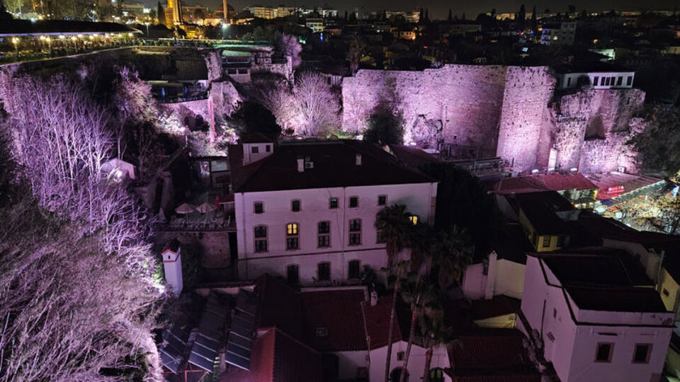 Falezlerde tepki çekince yat limanında hayata geçirildi