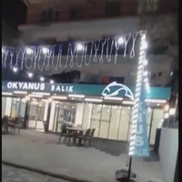 Çökmeden önce restorandaki fayanslar düşmeye başladı!