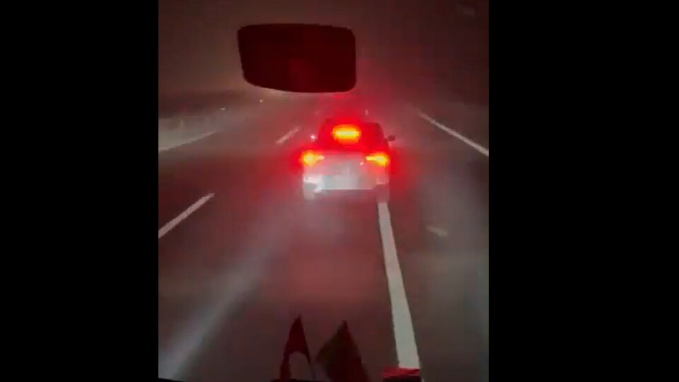 Otobüsü taciz eden otomobillere ceza