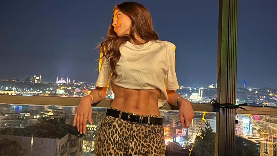 "İyi ki bir karın kasın var"