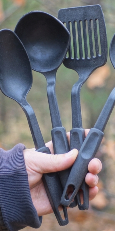 Siyah plastik mutfak gereçlerinden kurtulun!