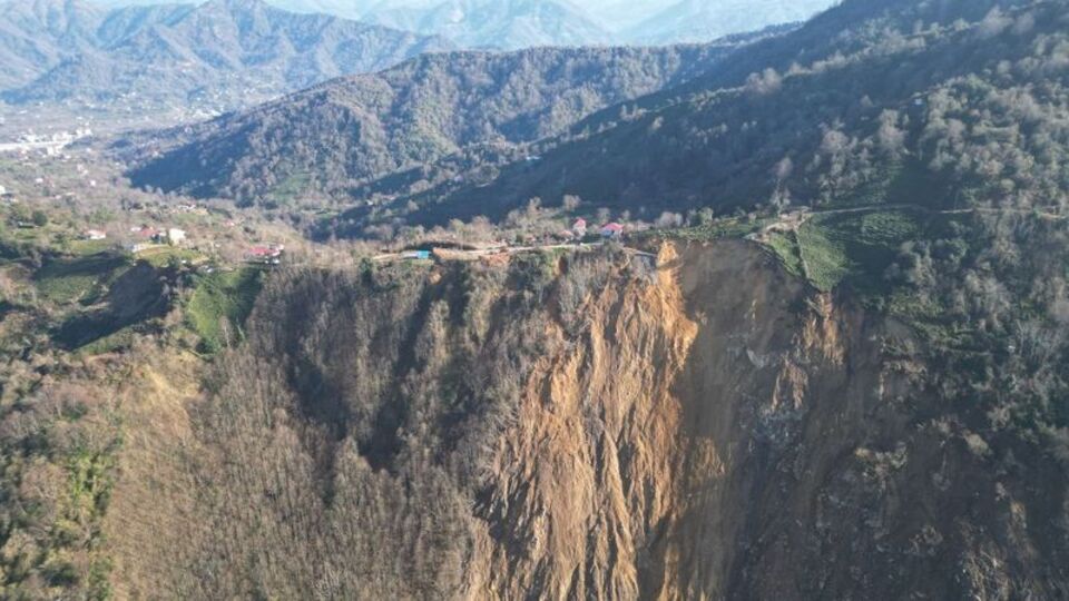 Arhavi'de bu köy diken üstünde!