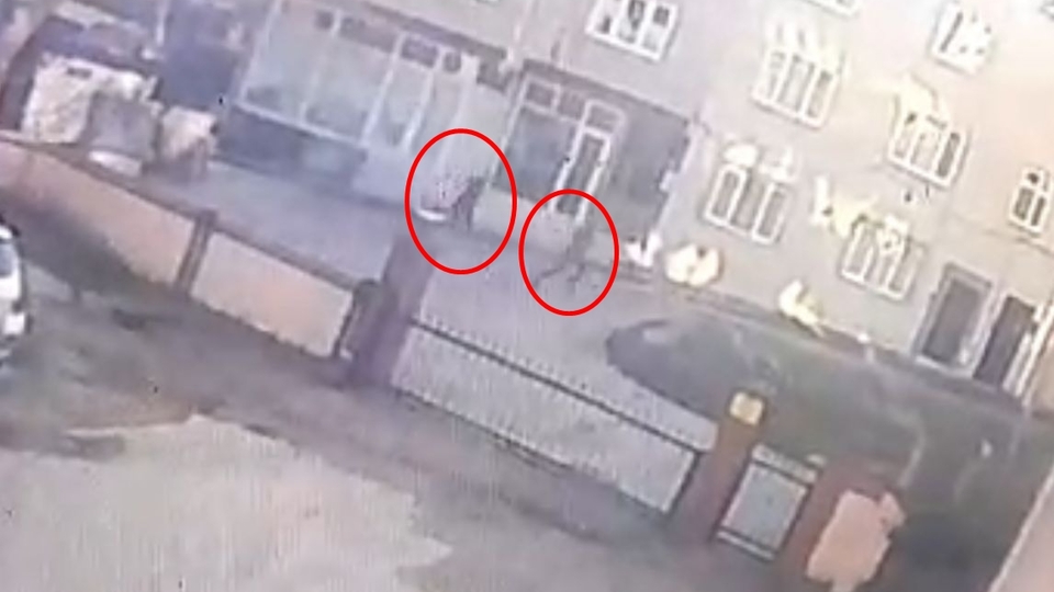 Sokakta kâbus! Abla ve kardeşe silahlı saldırı!