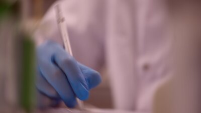 Başkalarının kan ve idrar örneklerini kullandılar!