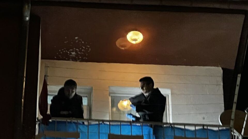 Husumetlisini balkonda vurdu!