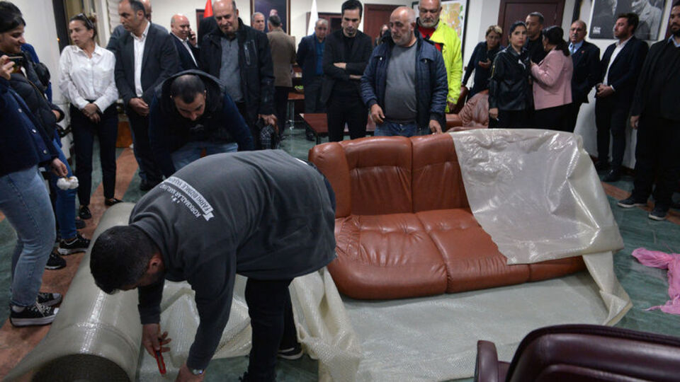 Seyhan Belediyesi'ne haciz geldi