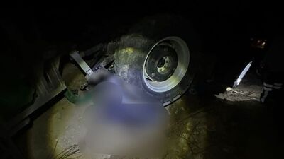Tarsus'ta traktör devrildi, sürücü öldü