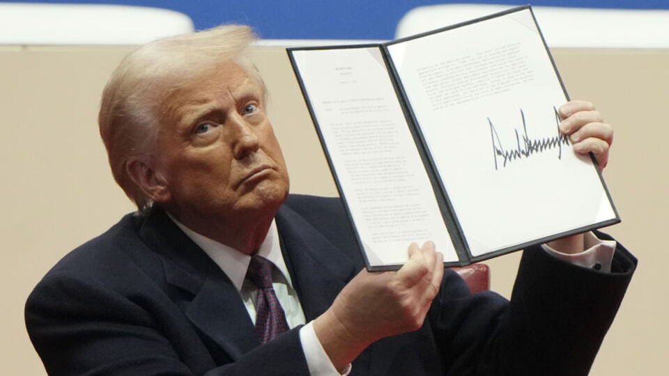 Trump hükümetinden federal çalışanlara 7 maaşlık tazminat teklifi