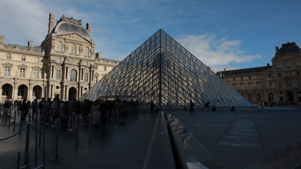 Paris'in ünlü Louvre Müzesi yenilenme sürecine girecek