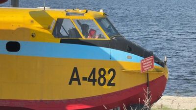 7 aydır karada bekliyor: Çocuklar oynuyor